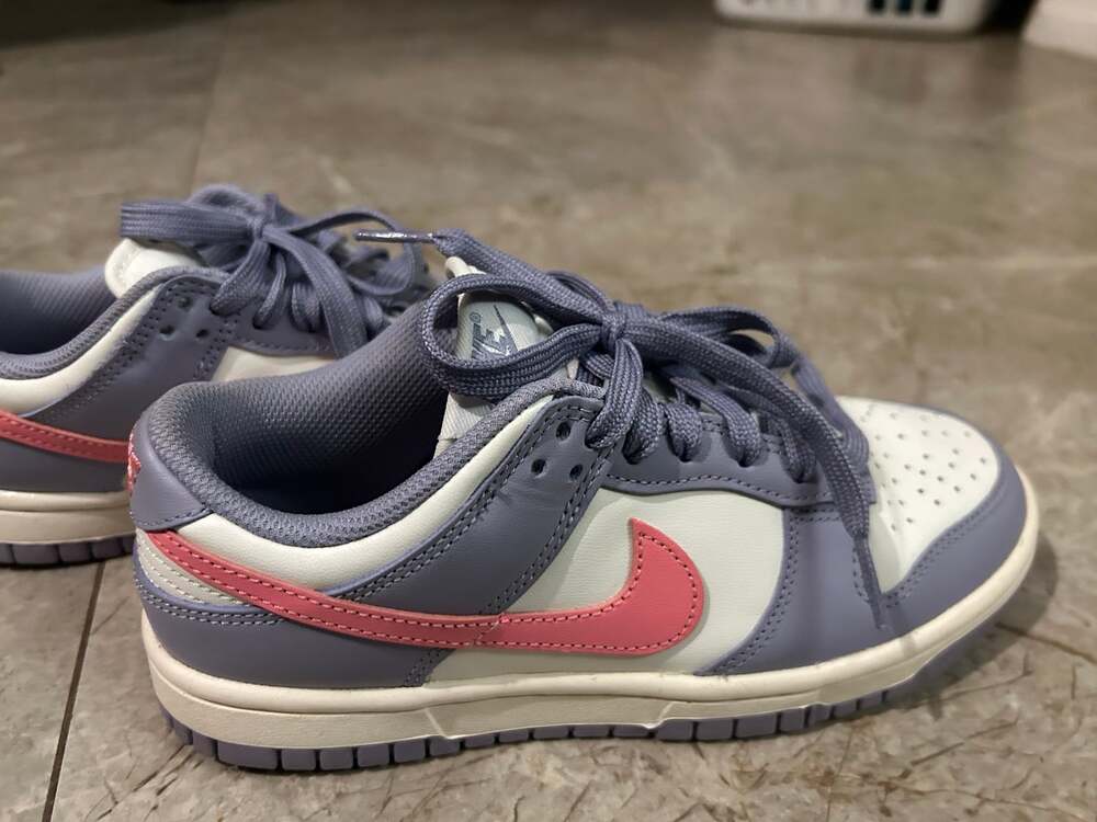 Nike Dunk Low Women’s Size 5 Indigo Haze Coral Chalk Sneakers